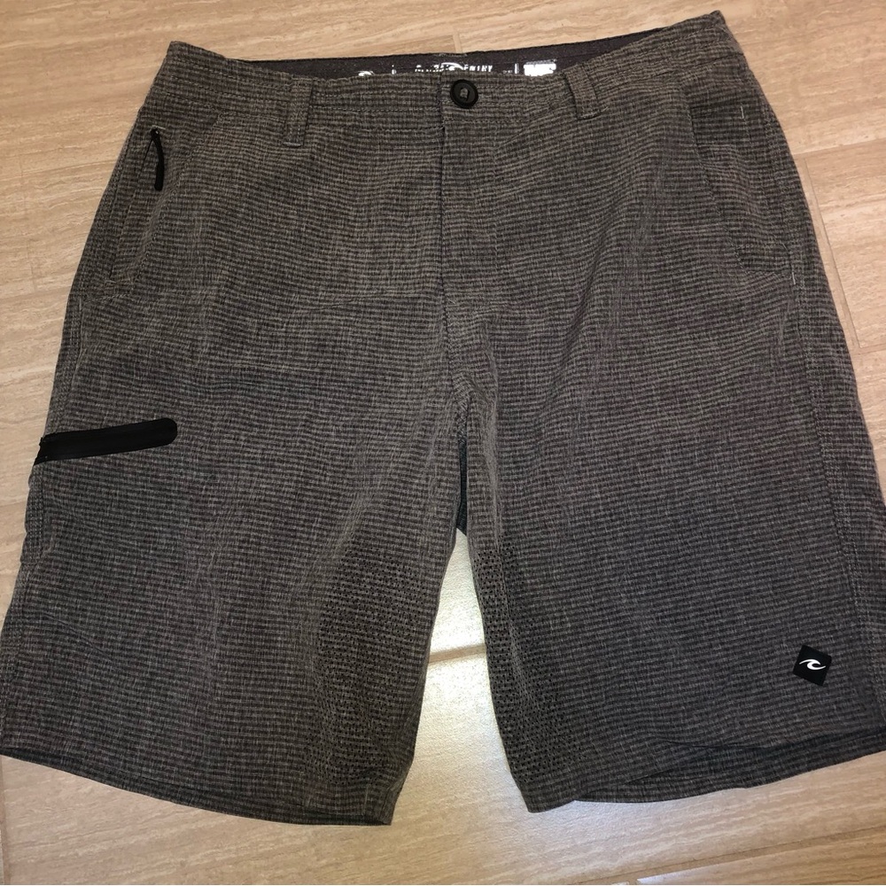 Rip Curl Boardwalk Gray & Black Shorts Size 32